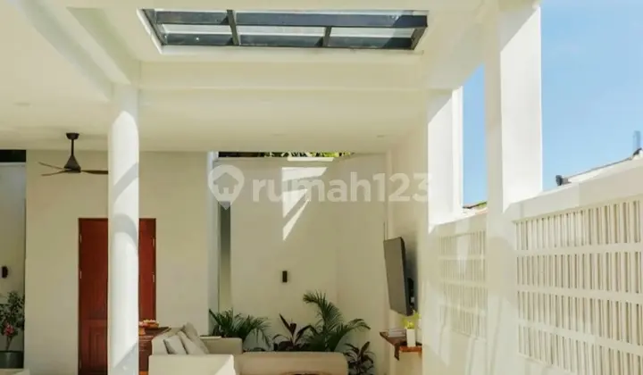 Villa Minimalis Japandi Style di Batubelig Seminyak ...150 Meter ke Watercress Cafe ,650 Meter ke Pantai Batubelig dan 850 Meter ke Cafe Del Mar
