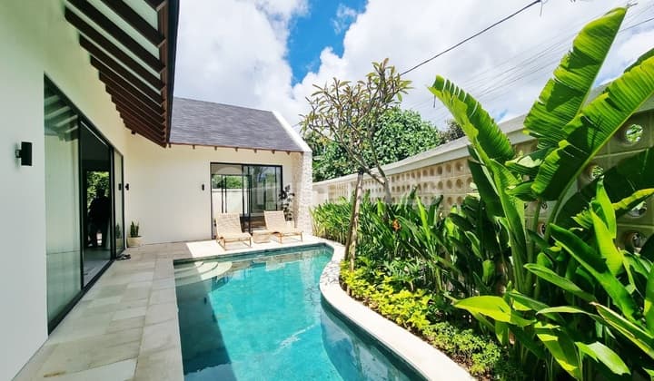Beautiful Modern Tropical Mediterranean Style Villa in Kampial Nusadua, 10 Minutes to Pandawa Beach and Apurva Kempinski Hotel