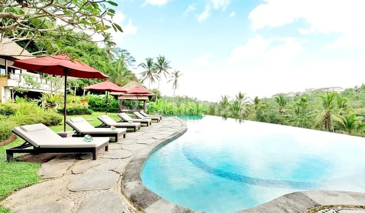 Luxurious Breathtaking villa with valley, Rice Field and mountain .This villa blend of traditional balinese and modern style architecture at payangan ubud,gianyar bali