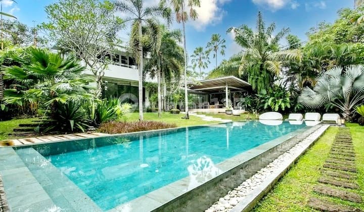 Beautiful villa with Larga Garden , around 500 meters to the Beach at Kedungu ,Tabanan bali