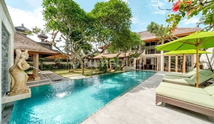 Turun Harga ...Beautiful Villa At Batubelig Seminyak...5 Minutes To Batubelig Beach And 10 Minutes To Atlas Beach Club