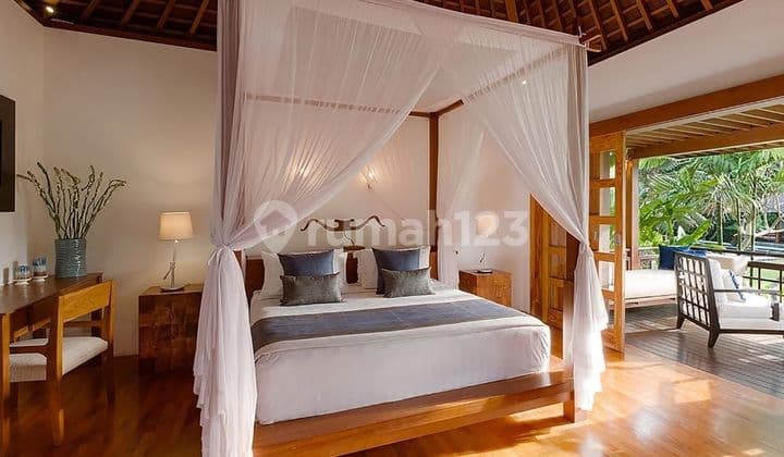 Turun Harga..murahhhhhh...beautiful Villa Contemporary Tradisional Bali Style Living With Tennis Court At Berawa Canggu...near To Berawa Beach , Atlas Beach Fest , Canggu Club...(*sangat Murah Dibawah Harga Pasaran Tanah Di Pusat Berawa Canggu)
