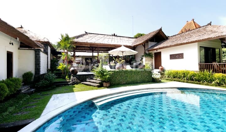 Turun Harga..Beautiful Villa At Cluster Onegate At Padang Linjong, Echo Beach Canggu...A Few Minutes To Echo Beach And La Brisa Beach Club
