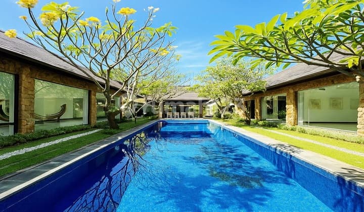 Modern Luxury Villa in Jalan Mertanadi Area, Seminyak .. Walking distance to Gusto Gelato Seminyak and Naughty Nuris Warung Seminyak