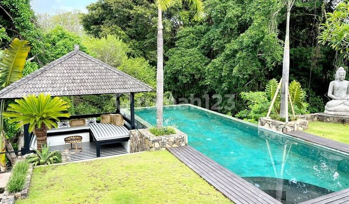 Luxury Villa Berada Dalam Komplek Villa Onegate System Dengan Security 24jam Di Greenlot, Munggu...7 Menit Ke Pantai Megening / Cemagi , 9 Menit Ke Pantai Pererenan