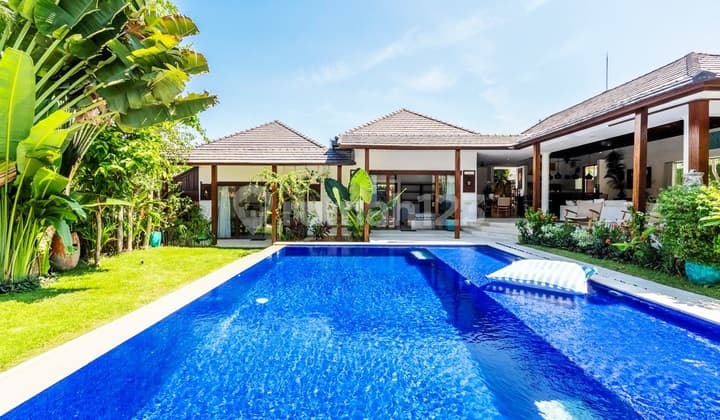 Leasehold 37 Years....Luxury Minimalis Tropical Style Villa At Area Semer, Umalas ...600 Meter To De Gym, 5 Minutes To Umalas And 7 Minutes To Internasional School