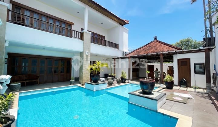 Rumah dengan Kolam Renang dengan Lingkungan Cluster Onegate System di Sanur Area ..Dekat Rumah Sakit Bali Mandara dan 5 Menit ke Pantai Mertasari