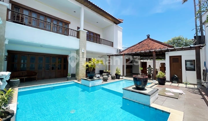 Rumah dengan Kolam Renang dengan Lingkungan Cluster Onegate System di Sanur Area ..Dekat Rumah Sakit Bali Mandara dan 5 Menit ke Pantai Mertasari