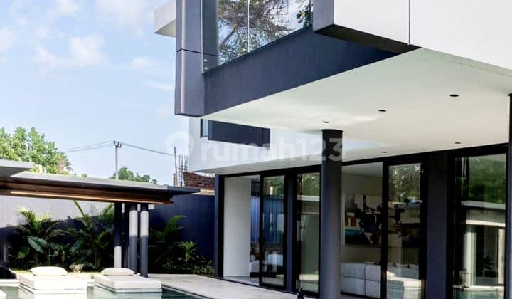 Stunning Luxury Villa With 5 Stars Facilities At Echo Beach, Canggu..this Luxury Villa Was Transform Into A Haven Of Style And Comfort...walking Distance To The Beach