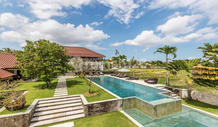 Beautiful Tropical Style Villa With Large Garden And With Rice Field View At Pererenan Canggu ... Less Than A Kilometer From The Beach...