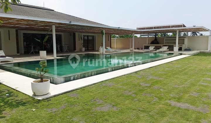 Modern Minimalis Style Villa di Nyanyi Area Dekat Canggu..10 Menit ke Pantai Nyanyi dan Nuanu City