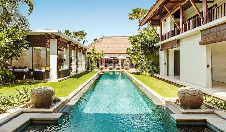 Luxury Villa in the Jalan Kayu Aya Area, Seminyak... Walking Distance to Kim Soo, Motel Mexicola, La Luciola, Mano Beach House, Potato Head