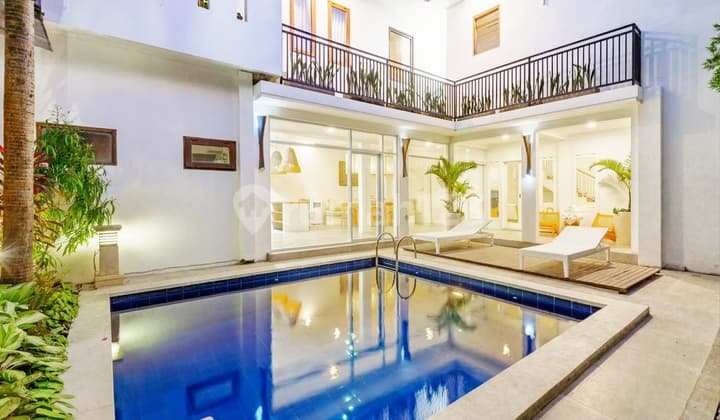 Modern Minimalis Villa Di Central Batu Bolong , Canggu ...450 Meter Ke Pantai Batu Bolong , 600 Meter Ke Gigi Susu Dan 750 Meter Ke Old Mans