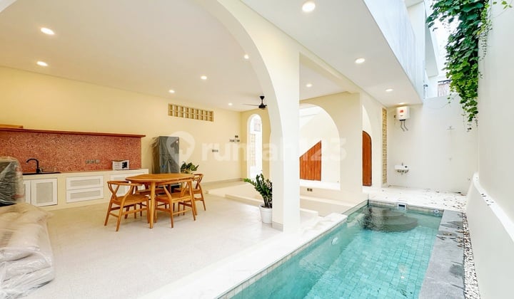 Villa Baru Modern Mediteranean Style Di Area Jalan Batan Kangin , Padonan Canggu ...15 Menit Ke Atlas Beach Club Dan 13 Menit Ke Pantai Batubolong