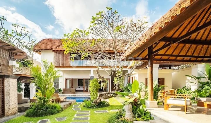 Turun Harga ...Villa Cantik Minimalis Tropical Style di Bumbak,Umalas ..150 Meter ke Proeducation Internasional School, 700 Meter ke Liga Tennis dan 8 Menit ke Nook Umalas