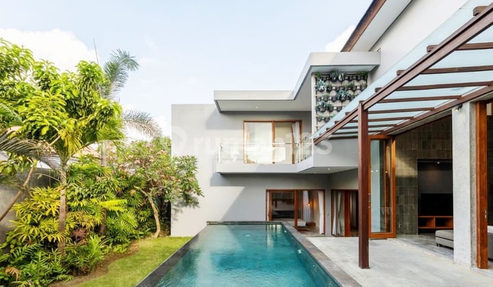 Luxury Industrial Style Villa Di Tegal Cupek , Umalas ..6 Menit Ke Liga Tennis Padel , 8 Menit Ke Proeducation Internasional School Dan 10 Menit Ke Nook Umalas