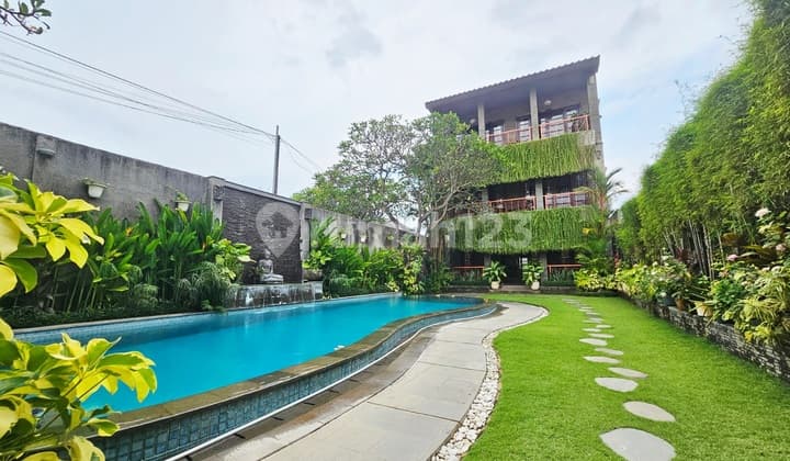 Beautiful Tropical Style Villa in Jalan Kesari Area, Sanur Beach Side ... 350 Meters to Batu Jimbar Restaurant, 850 Meters to Andaz Hotel and Hyatt Regency Hotel, and 900 Meters to Karang Sanur Beach.