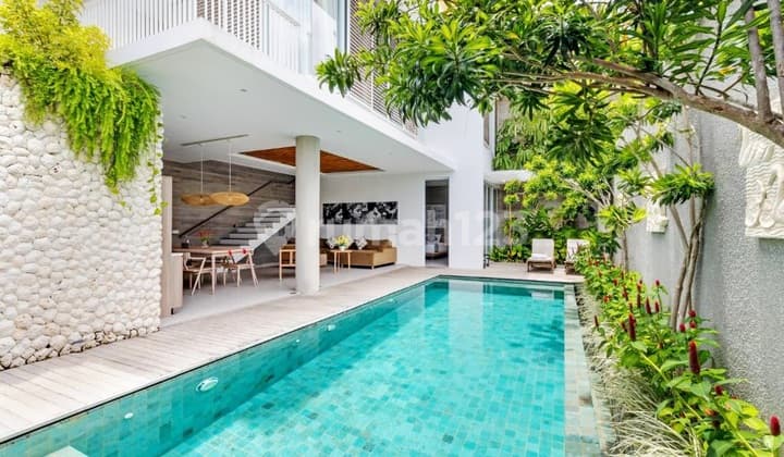 Villa Minimalis Style di Area Jalan Cendrawasih , Petitenget Seminyak ..Lingkungan Hotel2 dan Villa2 Komplek .. 300 Meter ke Pantai Seminyak W Hotel