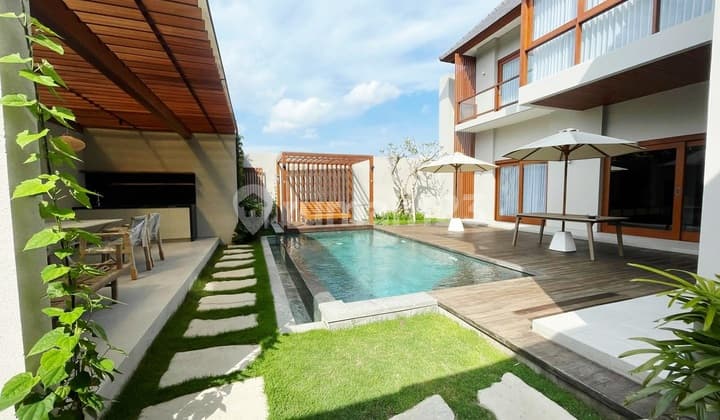 Turun Harga...Brand New Luxury Villa Walking Distance To Many Restaurant And Shop At Umalas Bumbak... It's A Dream As A Perfect Residence , A Perfect Property At The Perfect Locatian ...5 Minutes To Proeducation Internasional School And Lycèè Francais Int