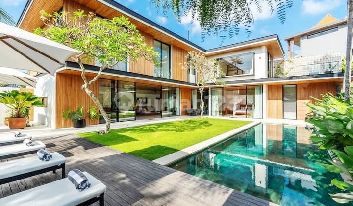 2 Unit Villa With Modern Style In Central Berawa Canggu ..650 Meters to Atlas Beach Club, 5 Minutes to International School Montessori Bali