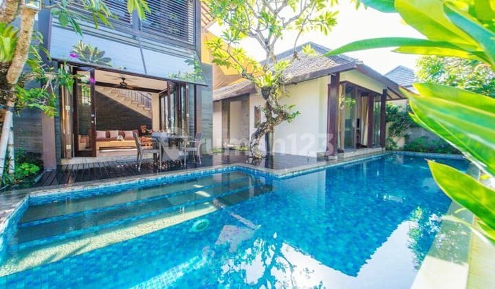 Turun Harga ...Luxury Villa Jalan Drupadi Seminyak..9 Menit Jalan Kaki ke Seminyak Beach dan Dekat Keramaian Jalan Oberoi