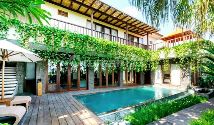 Turun Harga ...2 Unit Villa dengan Total 5 Kamar di Batu Bolong , Canggu ..5 Menit ke Pantai Batu Bolong Canggu
