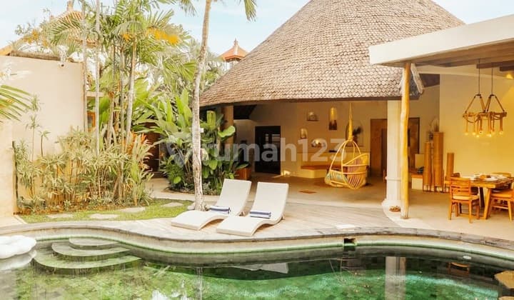 Beautiful Villa in Central Berawa Canggu..200 Meters to Monsieur Spoon The Luc Bali, 400 Meters to Vault Nightclub Bali, and 500 Meters to Atlas Beach Club.