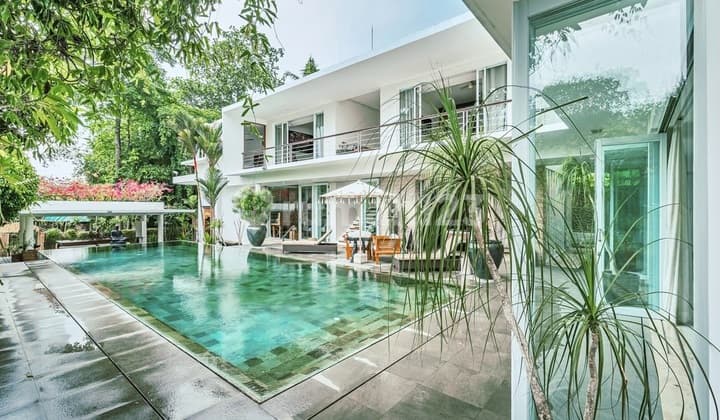 Turun Harga / Drop Price ..Luxurious Freehold Villa With Rice Field Terrace With Sunrise View And Overlooking To The Mountain..Only 10 Minutes To Pererenan Beach And Batu Bolong Beach At Tumbak Bayuh Pererenan, Canggu
