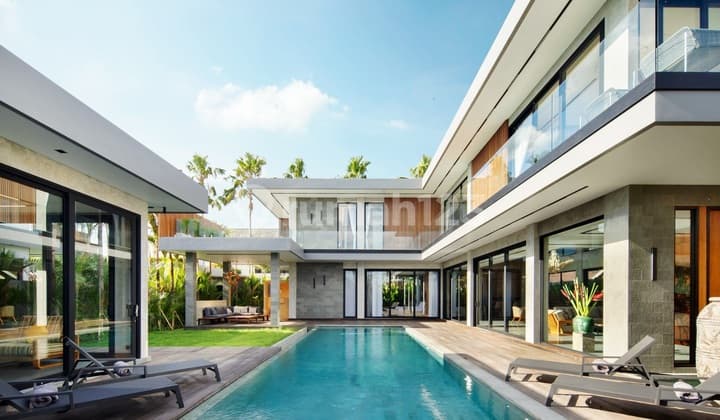 Leasehold 29 Years ( + Option Extension 20 Years ).. Modern Luxury Villa At Umalas ...1 Minutes To Lira Medika Hospital And Restaurant Bali Buda Kerobokan