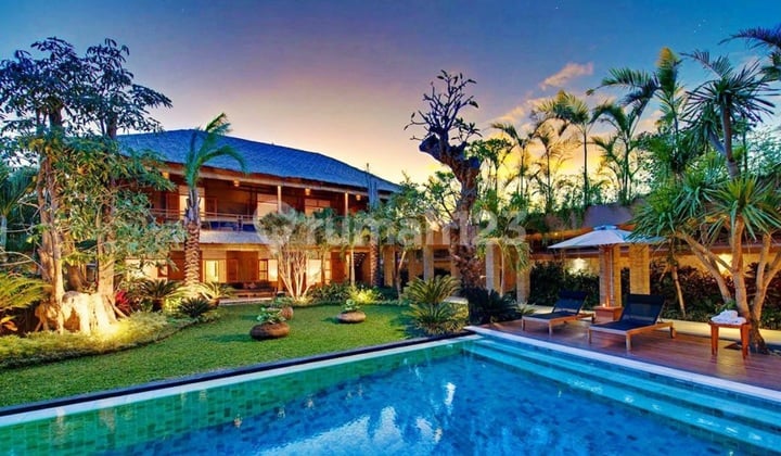 Luxury Villa Tropical Minimalist Style in Central Seminyak ...500 Meters to Royal Beach Seminyak Hotel and 600 Meters to Seminyak Beach
