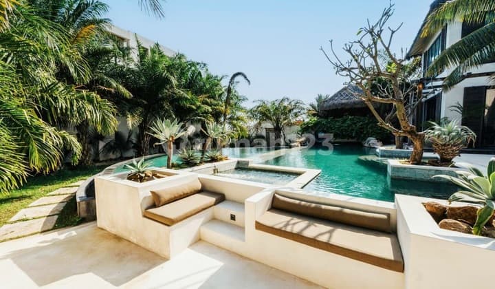 Luxury Modern Mediteranean Villa di Seseh Dekat Canggu..2 Menit Jalan Kaki ke Pantai Seseh dan Menit ke Pantai Cemagi