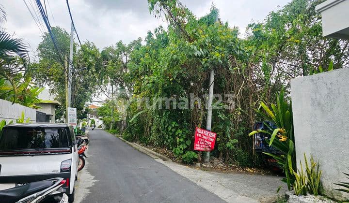 Tanah Langkaaa Dan Murah ..luas 250m2 Lingkungan Villa2 Dengan Akses Jalan Aspal Serta Posisi Hook Di Area Jalan Jantuk Angsa , Pererenan Canggu ...10 Menit Ke Pantai Pererenan