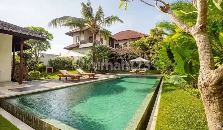 Turun Harga ...beautiful Luxury Tropical Style Villa With Spacious Garden At Berawa Canggu ..3 Minutes To Montesory School , 4 Minutes To Baked Berawa , 5 Minutes To Milu By Nook And 7 Minutes To Atlas Beach Club