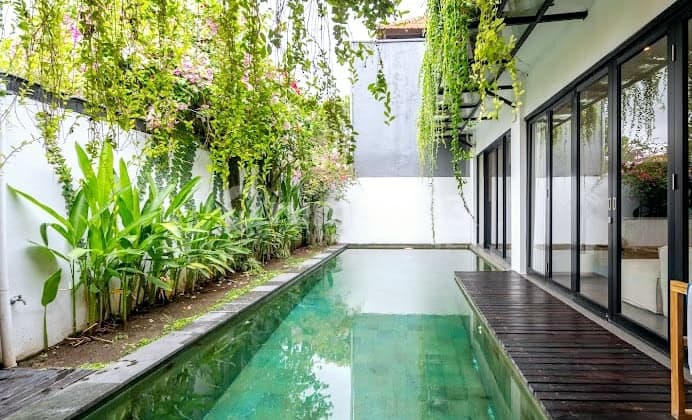 Turun Harga ...Villa At Kayu Tulang Selatan , Canggu...A Quite Area But Closed To Many Amenities And Walking Distance To Many Restaurant..10 Minutes To Batu Bolong Beach