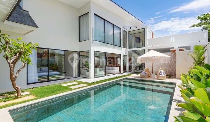 Villa Mewah Di Central Seminyak...terletak Di Antara Hotel Bintang 5 Maupun Restaurant Berkelas..10 Menit Jalan Kaki Ke Pantai Seminyak Dan Pantai Double Six
