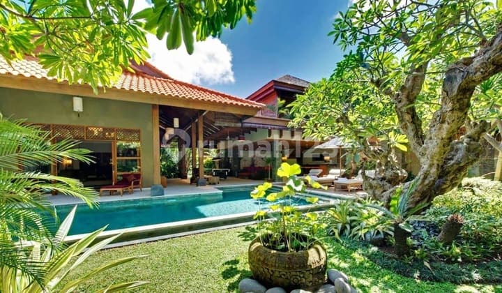 Luxury Villa At Central Seminyak..500 Meters To Hotel Royal Beach Seminyak And 600 Meters To Seminyak Beach