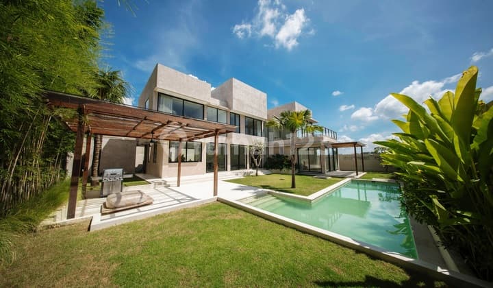 Rare Property .. Modern Minimalist Style Villa In Bingin, Pecatu Uluwatu .. 950 Meters To Bingin Beach, 3 Minutes To Bamboo Fitness Bali, 4 Minutes To Hatch Uluwatu And 8 Minutes To Padang-Padang Beach