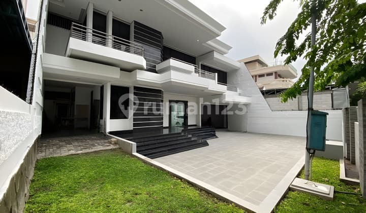 Jual Rumah Besar Nyaman Jln. Argopuro Surabaya Pusat.