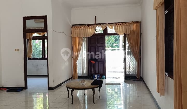 Dijual - Rumah Luas, Bagus, dan Strategis di Rungkut Mapan Surabaya