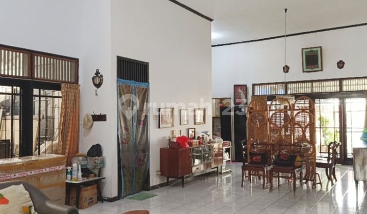 Dijual - Rumah Luas Siap Huni di Manyar Jaya Surabaya
