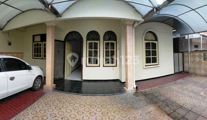Dijual Cepat - Rumah 5 Menit ke Tol Satelit & Pakuwon Mall Darmo Harapan Utara Surabaya