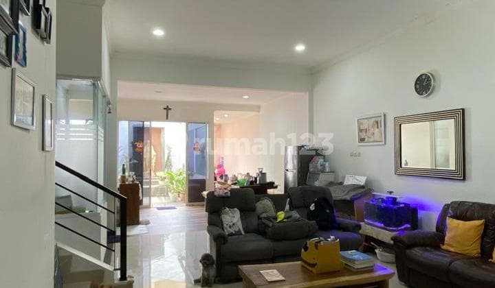 Rumah Katamaran Indah 200m Sudah Renovasi Semi Furnish