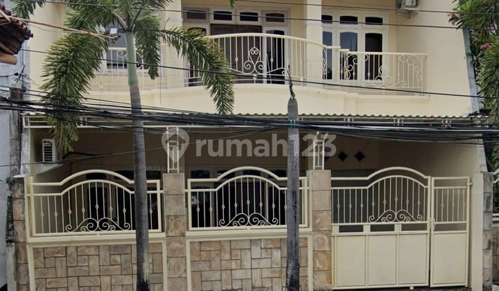 Manyar Indah Row House, 4 Car Road, One Step to Merr and Mall.