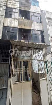 For Quick Sale: Shop House in Gajah Mada. Size 4X15m