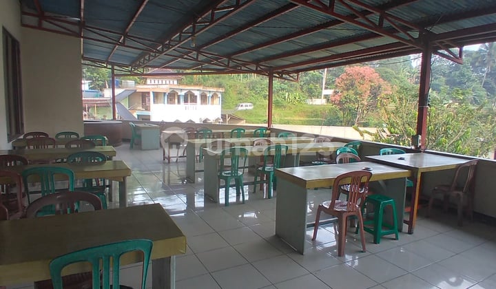 Rumah makan sangat luas di garut