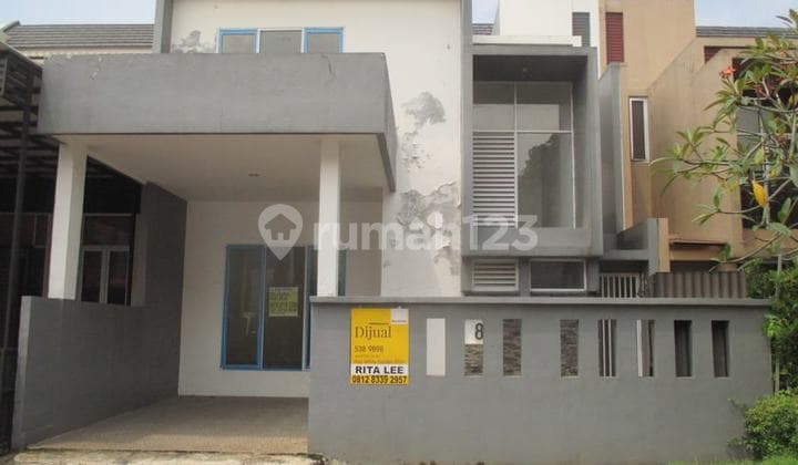 Royal Serpong Village House, Serpong, strategic location, near WTC Serpong Mall, move-in ready.