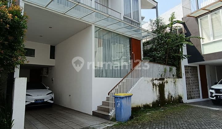 HOUSE IN A TOWNHOUSE IN KEMANG, SOUTH JAKARTA
