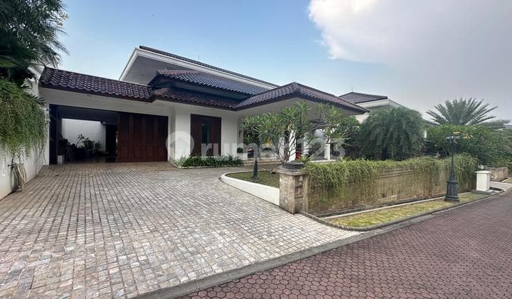 Tropical House Pejaten Barat Only 5 Minutes to Kemang Area