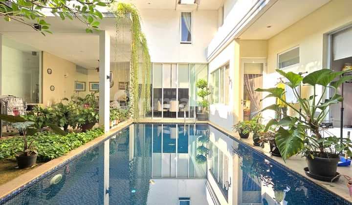 Rumah Bagus di Kemang Semi Furnished