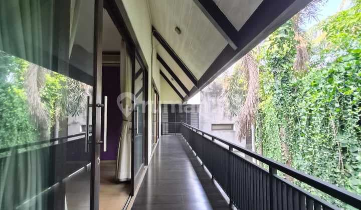 Disewakan Rumah Bagus Terawat di Kemang Dalam Ada Kolam Renang Negotiable